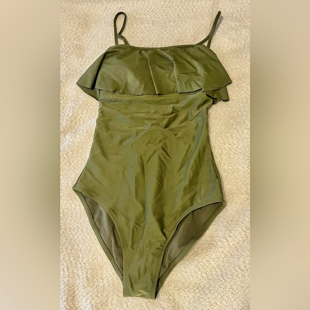 Old Navy one pie swimsuit with cut out back